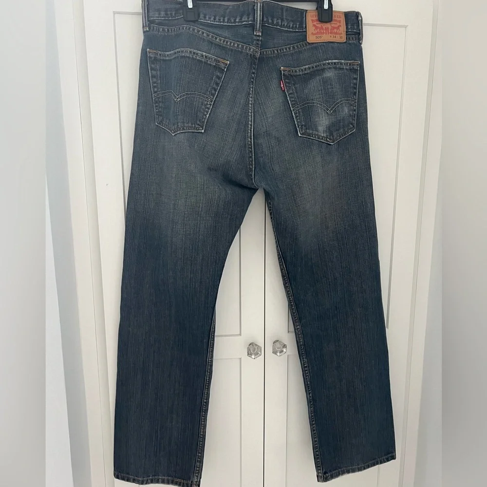 Levi's Men's 505 Blue Jeans in dark wash size 34W 30 L